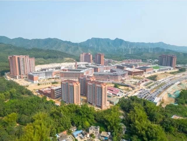 深圳中学高中园师资团队大揭秘：清华北大名师云集，博士团队实力雄厚