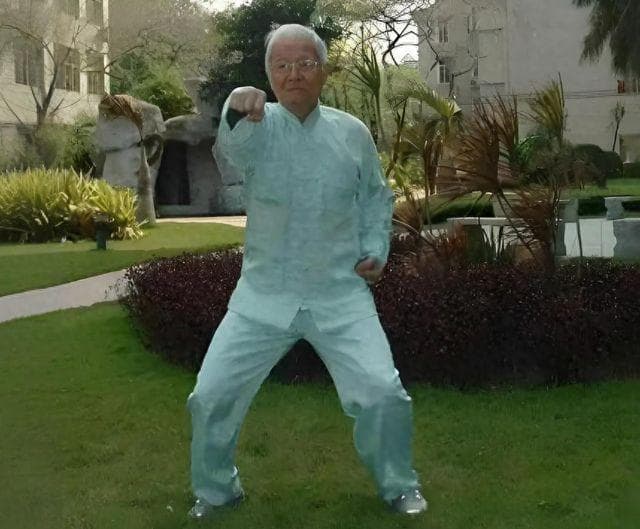 104岁国医大师邓铁涛推崇的八段锦：古老功法如何助你远离疾病？