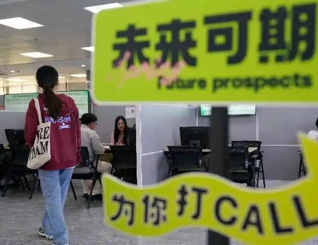 支持高校毕业生就业，多地放宽应届生身份认定标准