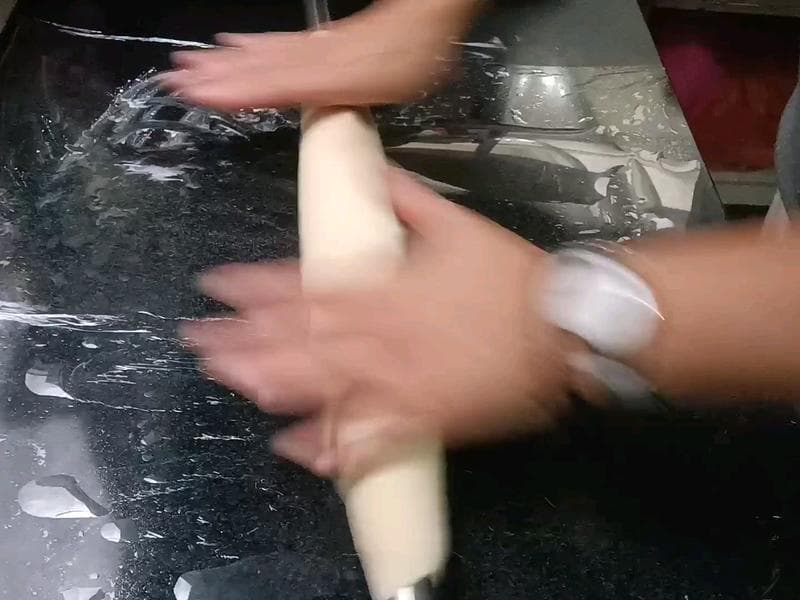 手把手教你制作正宗手擀面：从和面到出锅的完整攻略