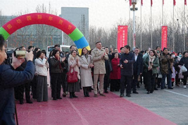 “中国年·廊坊味” 驻华使节组团来廊坊国际年货节“卖年货”啦