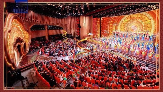 冯巩再现春晚名台词引热议：为何38年经久不衰？