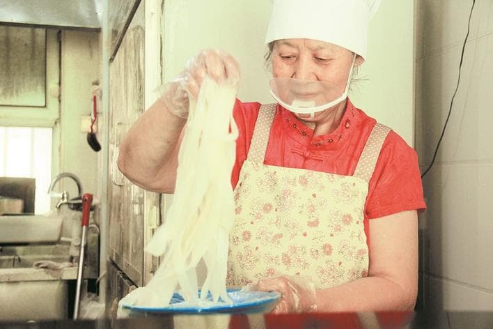 一碗凉皮，何以带火一座小镇？——芳草湖凉皮“出圈”的背后