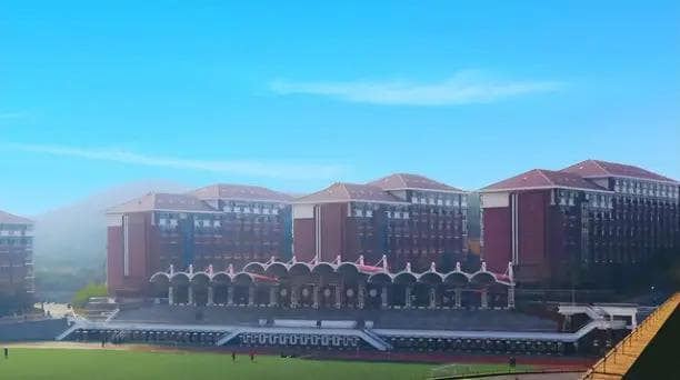 深圳公办 vs 民办初中：学费、升学率、师资全方位对比！附热门学校清单