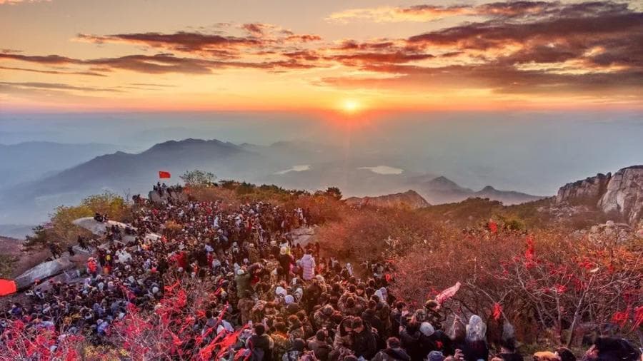 爬泰山何必只走红门？还有最浪漫与最省力的登山路，攻略→