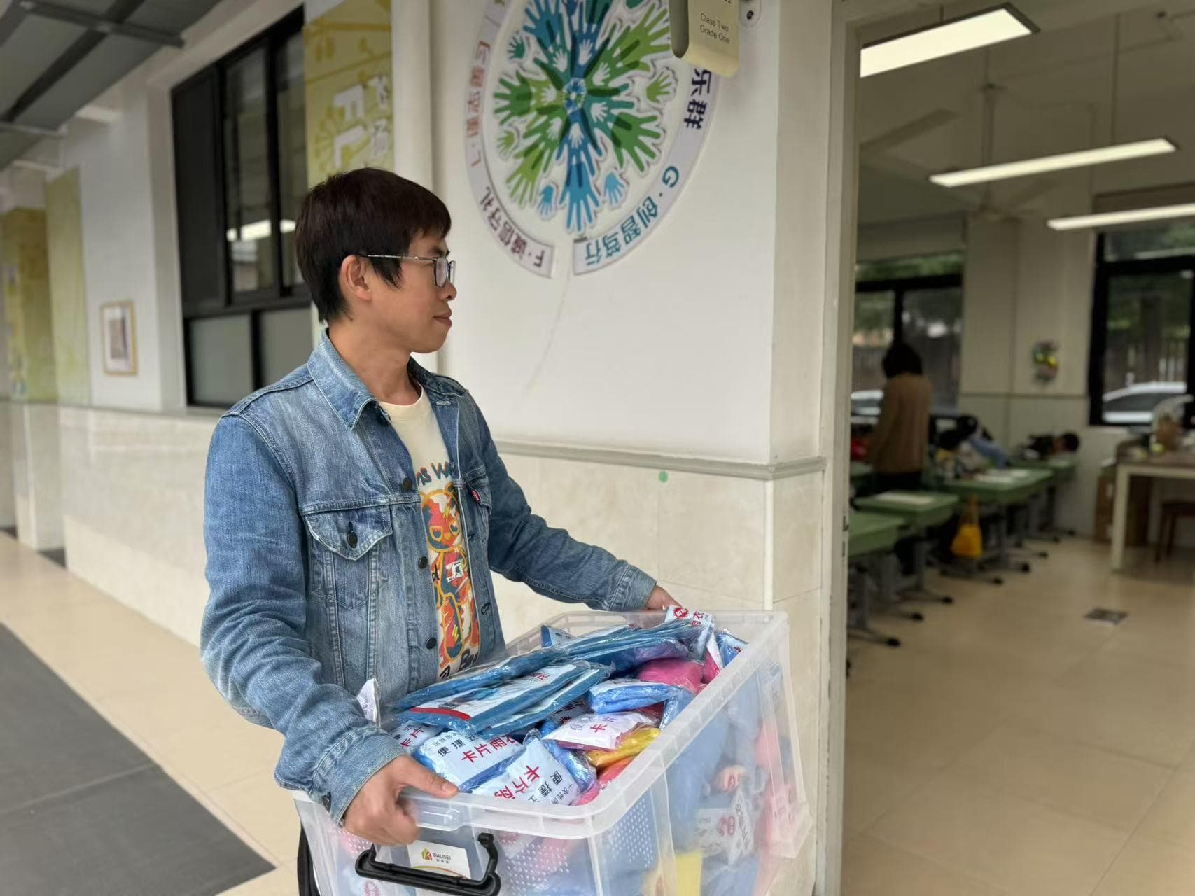 台风"康妮"影响上海中小学生上学路，有学校已备好姜汤