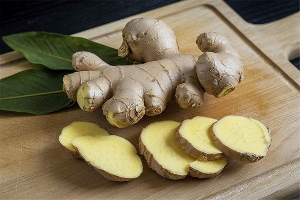 常用中药100味｜厨房常客生姜：药食同源的养生宝藏