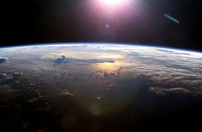 太阳与地震：揭秘恒星活动如何触发地壳运动