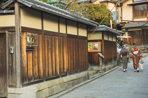 从问候到商务场合，日语礼貌用语详解