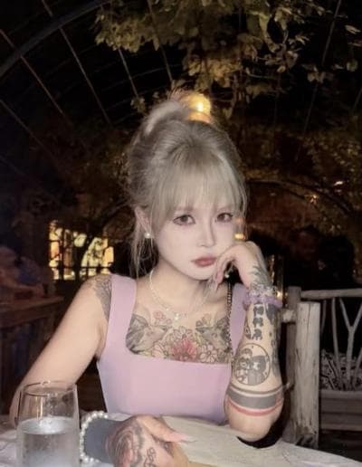 日赚30万到全网封杀：网红顾茜茜的坠落撕开了多少遮羞布？