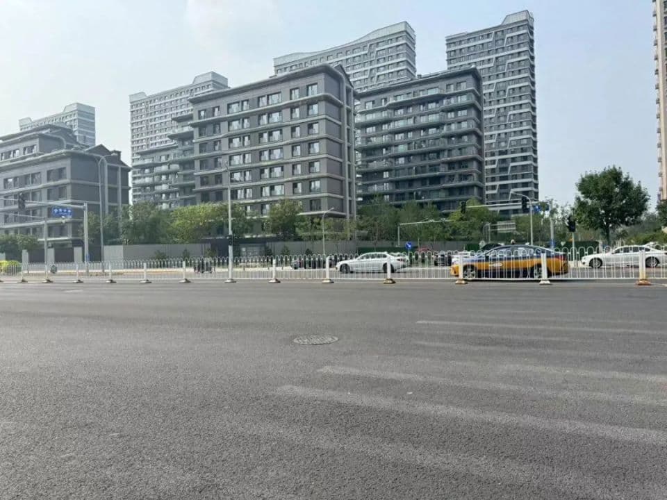天桥已拆红绿灯久不亮？相关部门回应：亮灯！