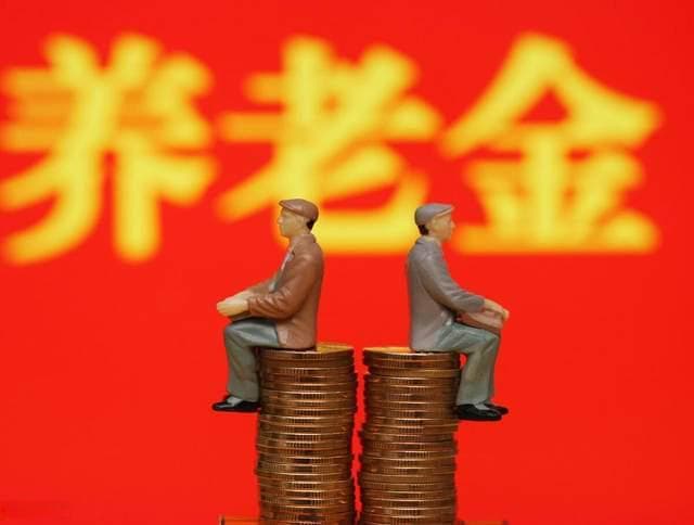 2025年工龄越长养老金涨得越多？算清三档差距，这些地区补贴翻倍