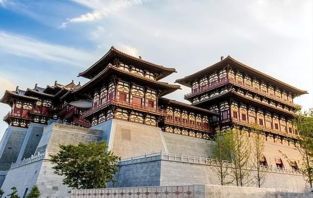 中国古代建筑色彩演变：从原始本色到清代彩画的等级密码