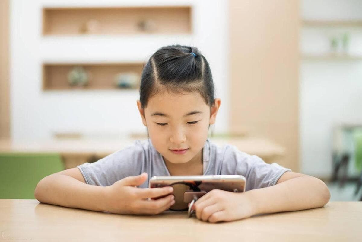 孩子爱玩手机是“不爱学习”吗？专家给出5个原因和解决方案