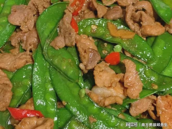 人到四十以后，要少吃油腻食物，多吃八道荤素菜，简单好吃易吸收