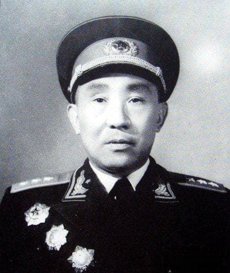他是最后授衔的上将，46人消灭3000人，发明“方便面”助部队获胜