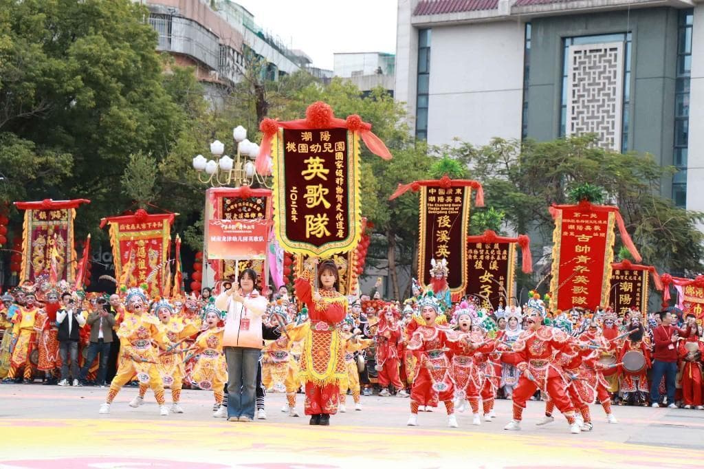 超千名舞者同台“斗舞”！汕头潮阳区举办2025年春节英歌嘉年华活动