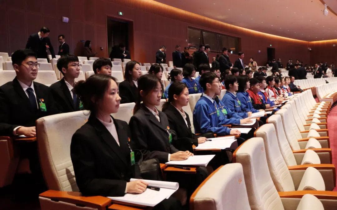 聚焦两会 | 团员青年"模拟政协提案"被带上两会，青少年在实践中获得"真成长"