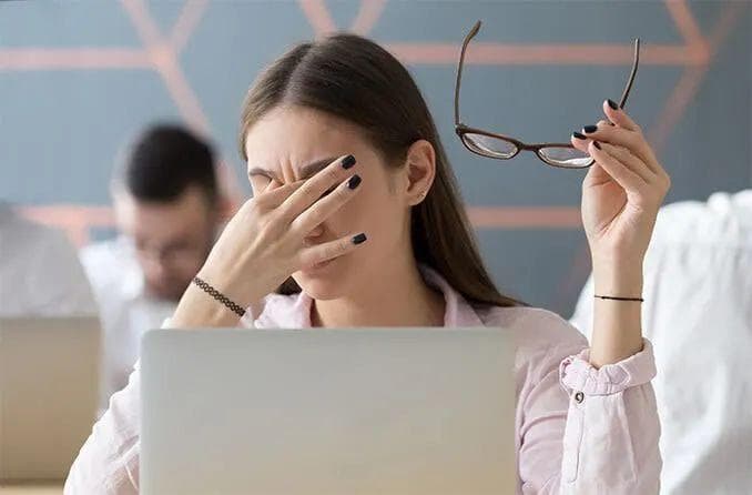经常过度用眼，眼科医生教你如何预防和缓解视疲劳