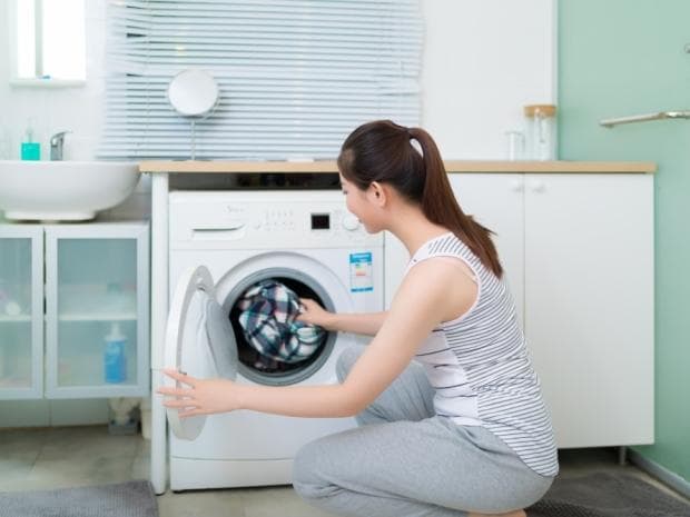 洗衣机显示E2故障怎么办？排水系统维护指南