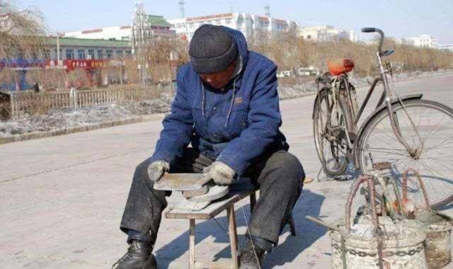 八十年代的"赊刀人"：走街串巷的刀具推销艺术