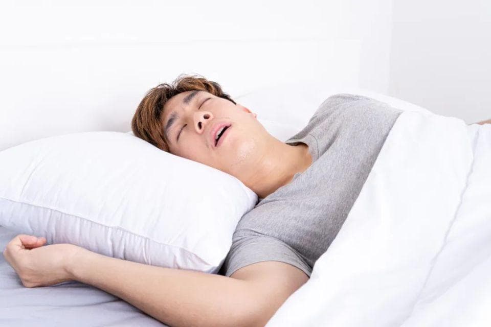 打鼾可能是健康警报！这几个防打鼾实用妙招，后悔现在才知道
