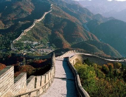 长城是什么时候修建的？到现在为止已经多少岁了？