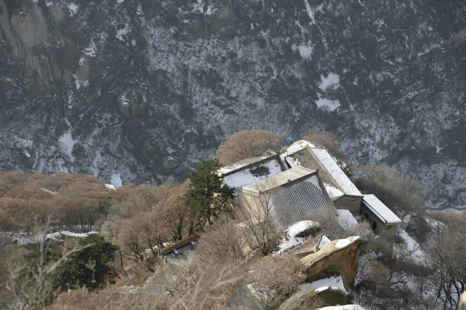 泰山冬季雪景打卡攻略：最佳观景点、路线规划及实用贴士