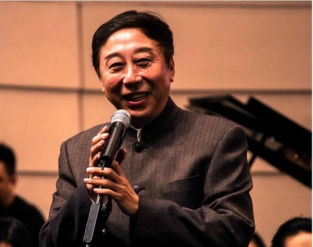 从冯巩婚礼看幽默：如何笑出健康？