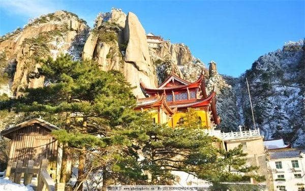 佛教古韵中的九华山