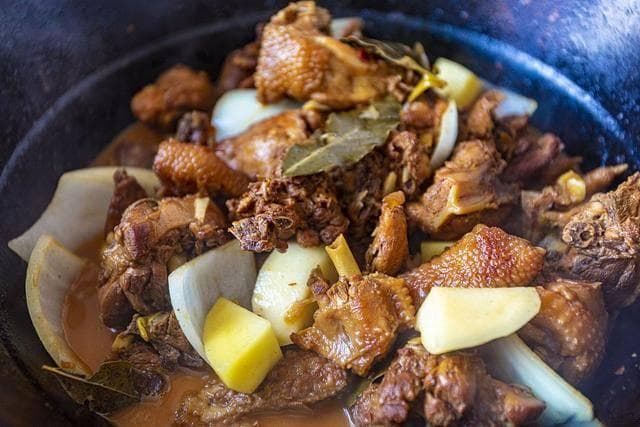 哈尔滨铁锅炖大鹅：一道美食带火一座城