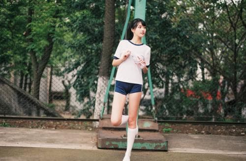 应对女友独立态度：沟通之道与冲突解决技巧改善关系