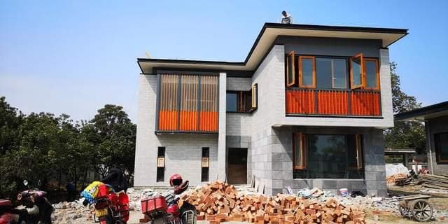 180平方自建房外墙做水包砂和真石漆分别多少钱？哪个更划算？