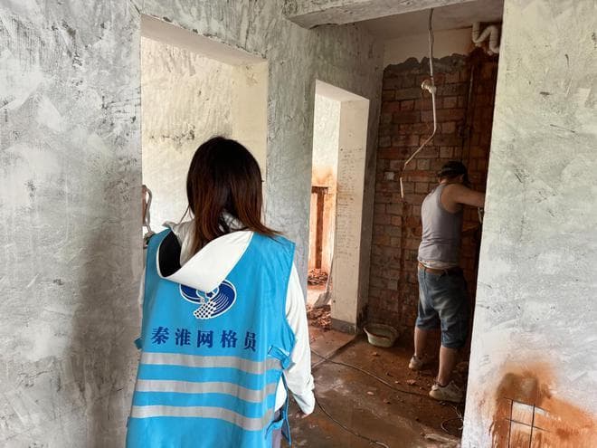 社区网格员：“铁脚板”织就幸福网　细微服务暖人心