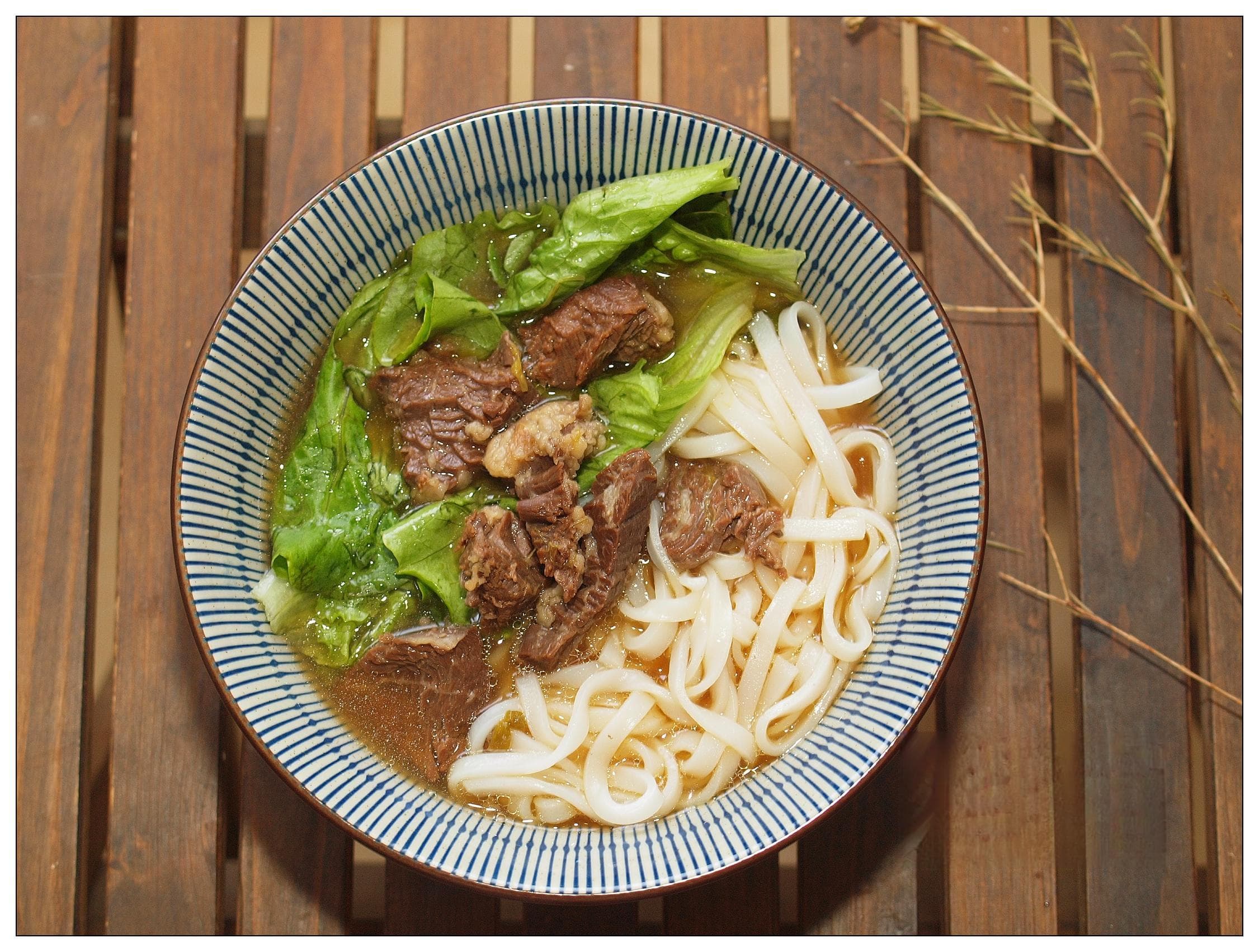 红烧吊龙牛肉的做法，比红烧牛腩更美味，汤汁浓郁，牛肉酥软