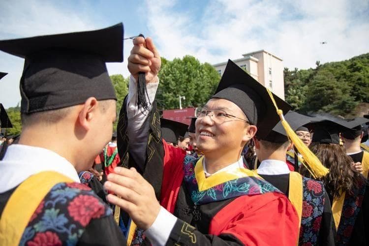 大学毕业为什么要拔穗？谈谈“拨穗”的意义，背后寓意深刻
