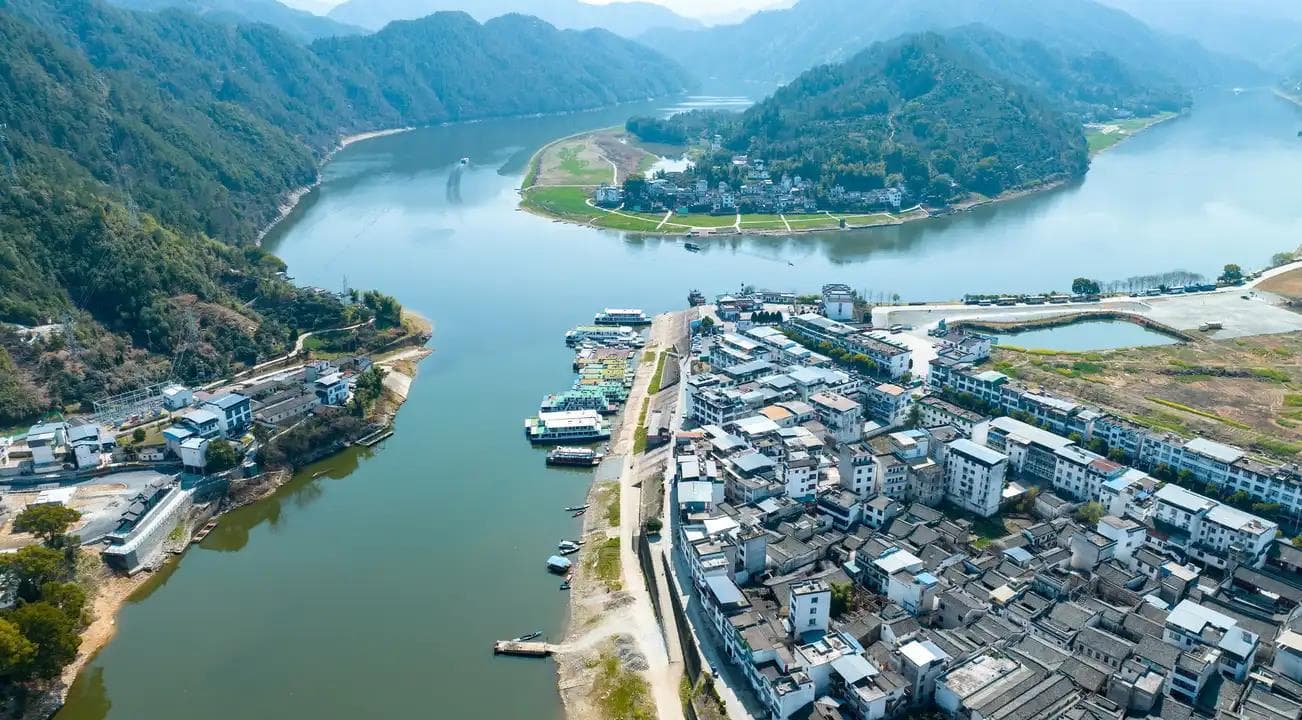新安江山水画廊实探攻略：避开两个误区，乘船自驾各有千秋