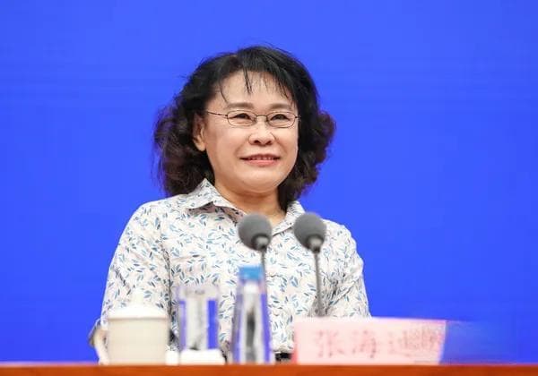 张海迪受聘担任康复大学名誉校长
