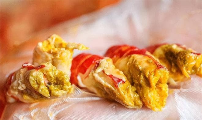 小龙虾头部的黄，是虾黄还是虾屎？吃了这么多年，终于明白了