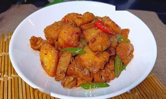 油豆腐这样做才好吃，鲜香滑嫩特别解馋，我家孩子三天两头点名做