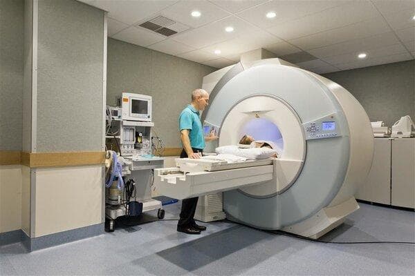 脑部CT与MRI：五方面对比看差异
