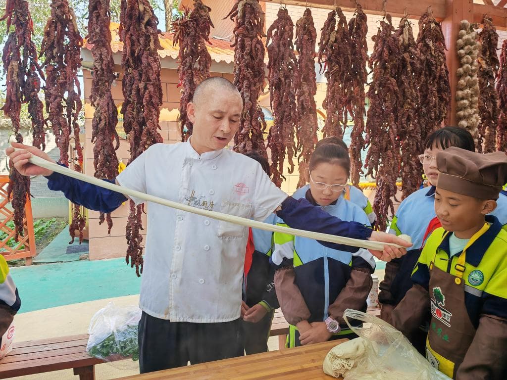 兰州牛肉面进课堂 让学生“劳”有所获