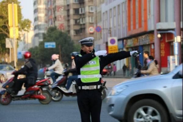 驾驶证加分攻略：从扣分制度到智能设备全方位提升驾驶安全