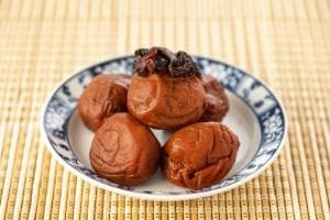 营养师揭露话梅的真相：你应该知道的话梅坏处与健康风险
