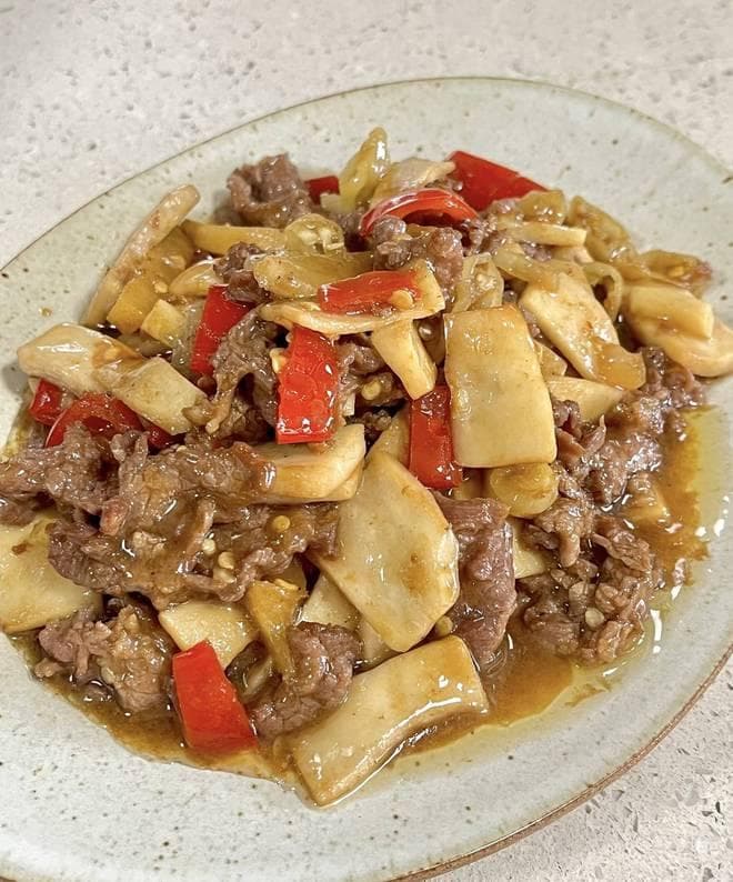 餐桌上的幸福密码：杏鲍菇炒牛肉，鲜美与健康的完美邂逅