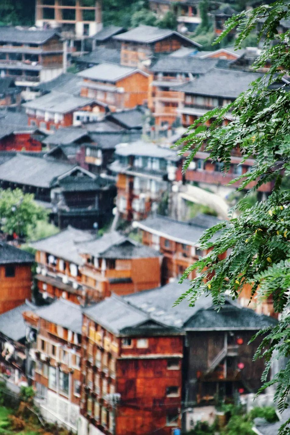 最大苗寨遇地质奇观，贵州两大景区文旅发展正当时