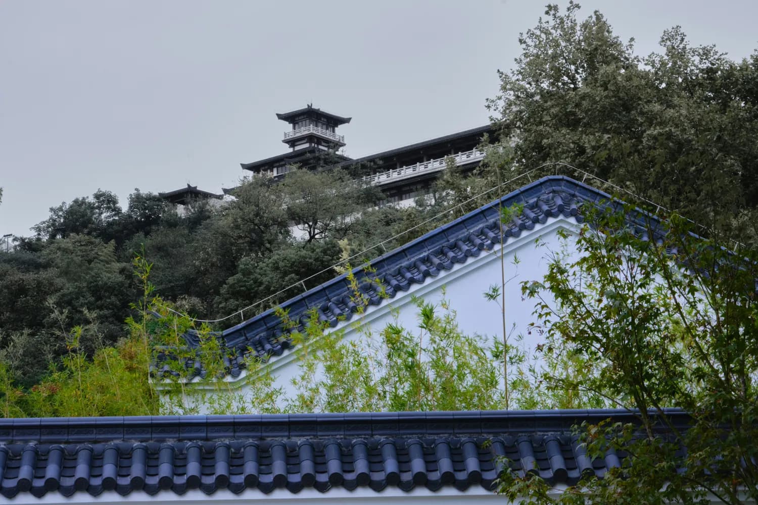 鄠邑区古寺探秘：草堂寺与文庙的文化瑰宝
