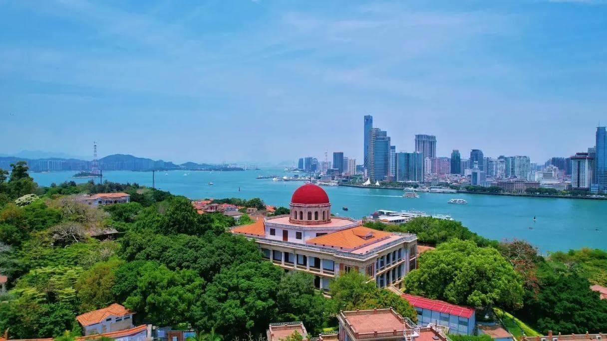 厦门旅游必去十大景点：深度解锁海上花园的每一寸诗意