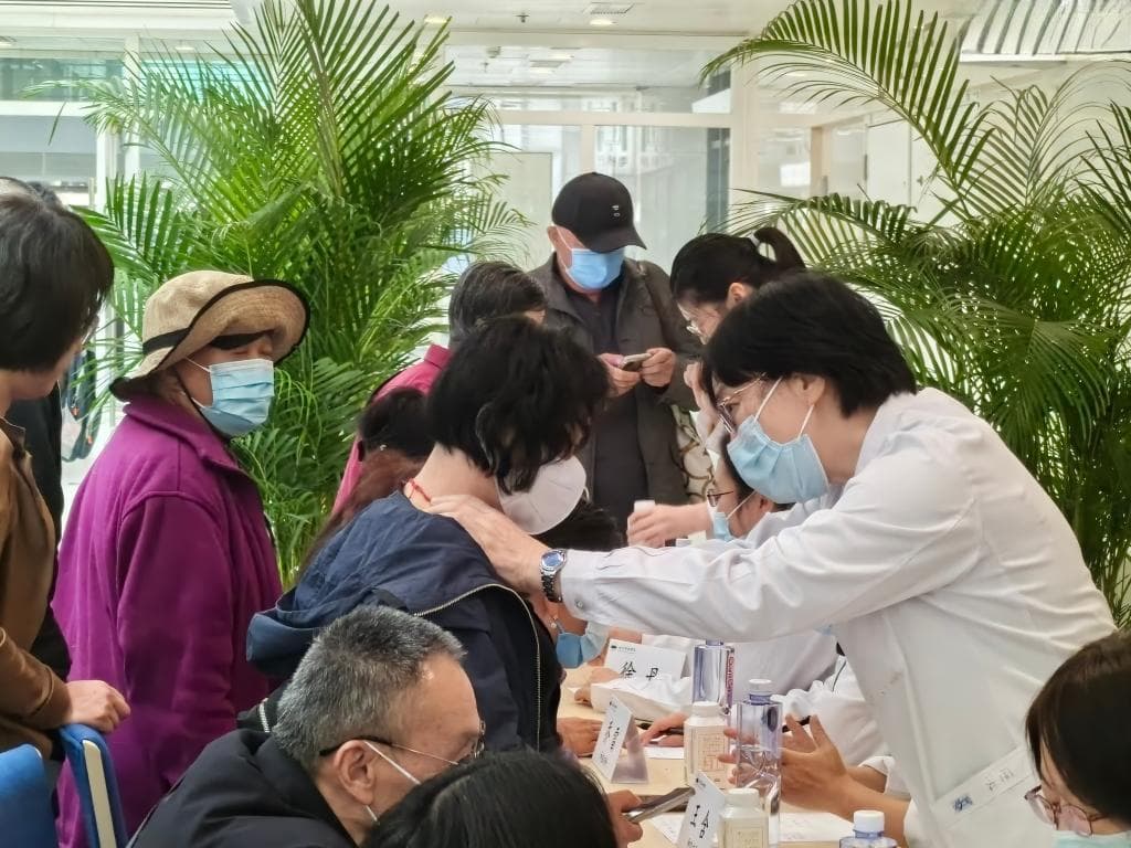世界帕金森病日：科学治疗 促进“帕友”身心健康