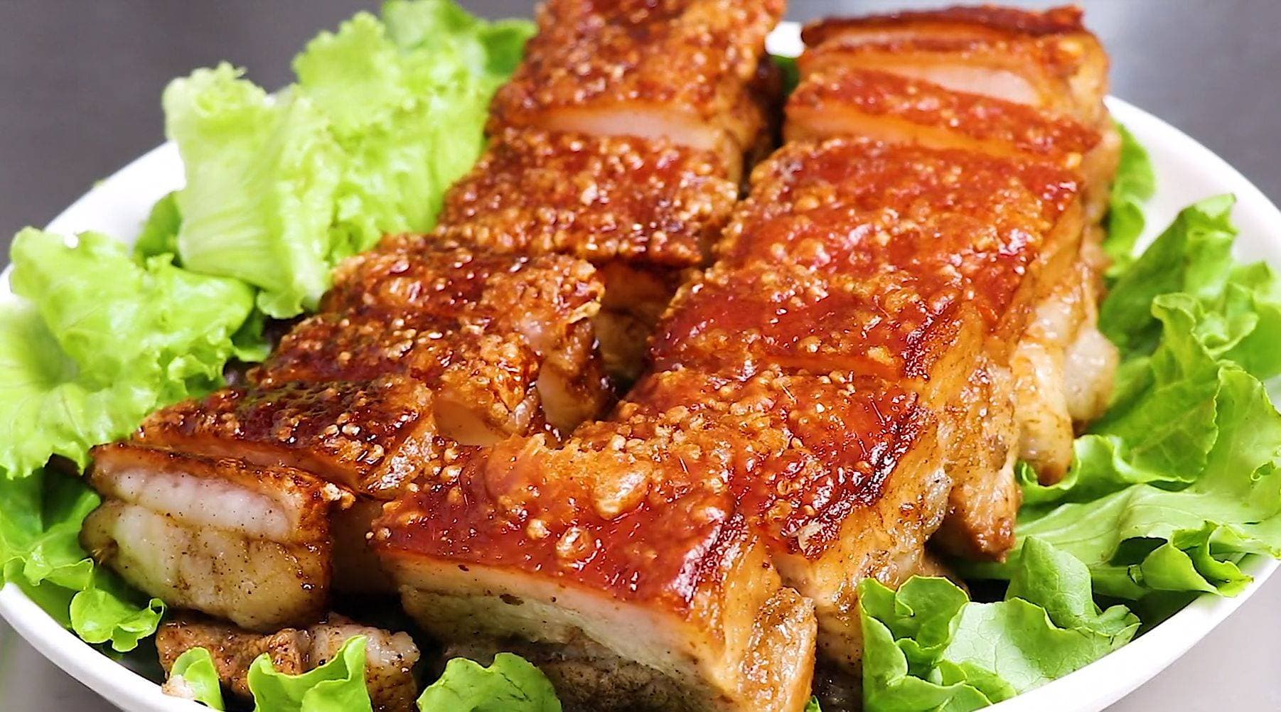 脆皮五花肉制作全攻略，从选材到烹饪，教你做出地道风味！